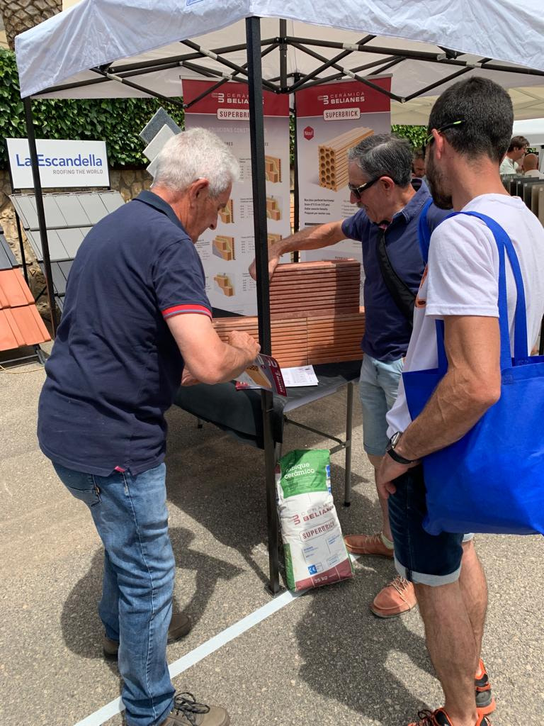 superbrick comercial llauradó